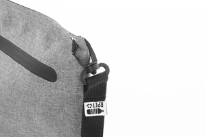 Trousse de toilette étanche et zippée en polyester RPET personnalisable