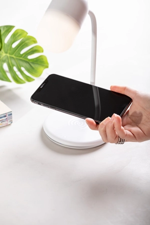 Lampe LED avec chargeur induction et enceinte bluetooth personnalisable